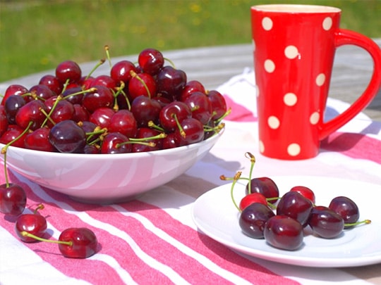 cerises fraîches au petit-déjeuner